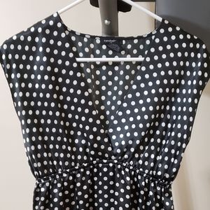 V neck sleeveless blouse